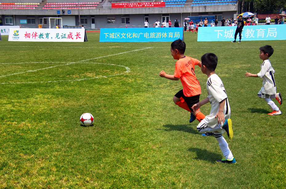 最终湖南省长沙市雅礼中学、河北省邯郸市少年业余体育学校和辽宁省鞍山市第六中学获得前三名